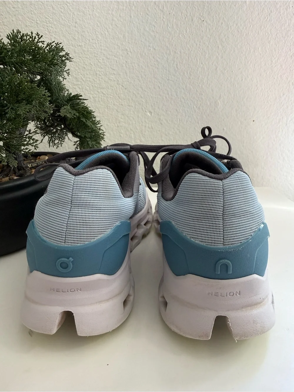 On cloudstratus Women size 8 Sky Blue and  yellow  Running Shoes